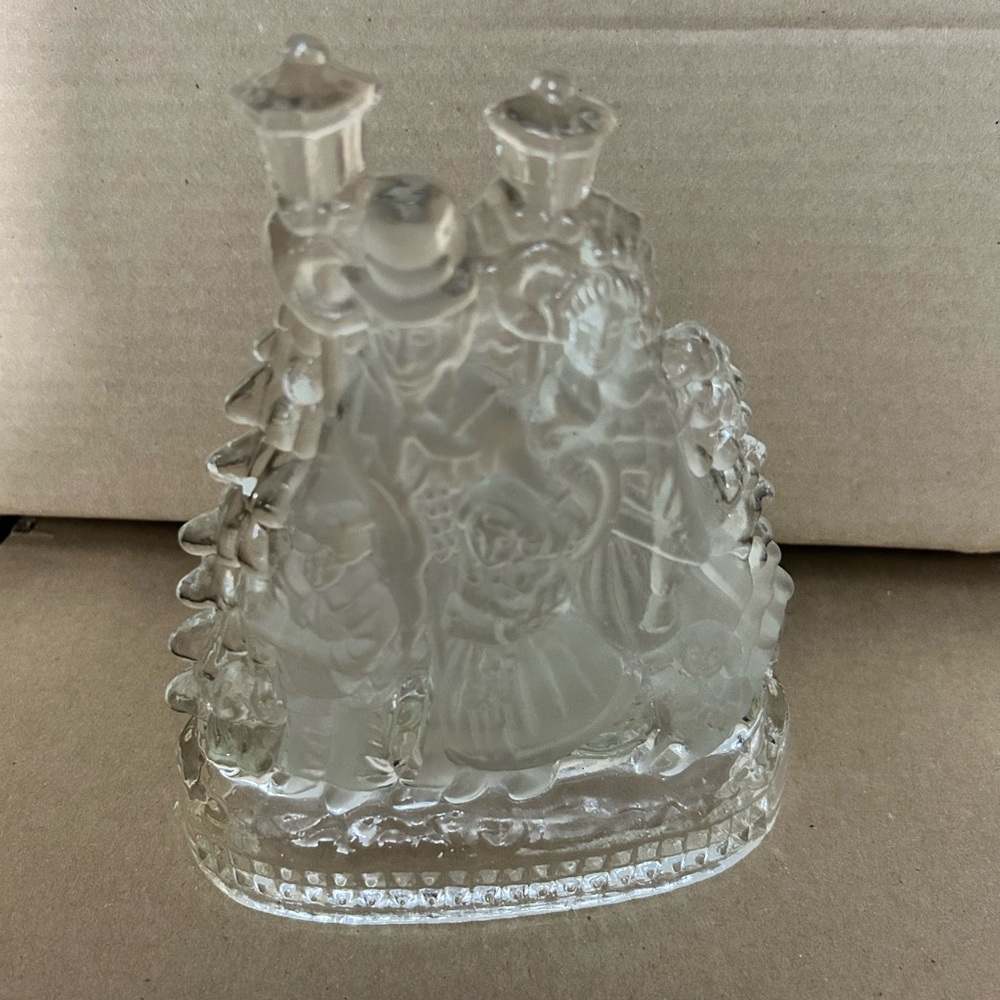 Vintage Victorian Christmas frosted glass tea light holder-carollers - preloved